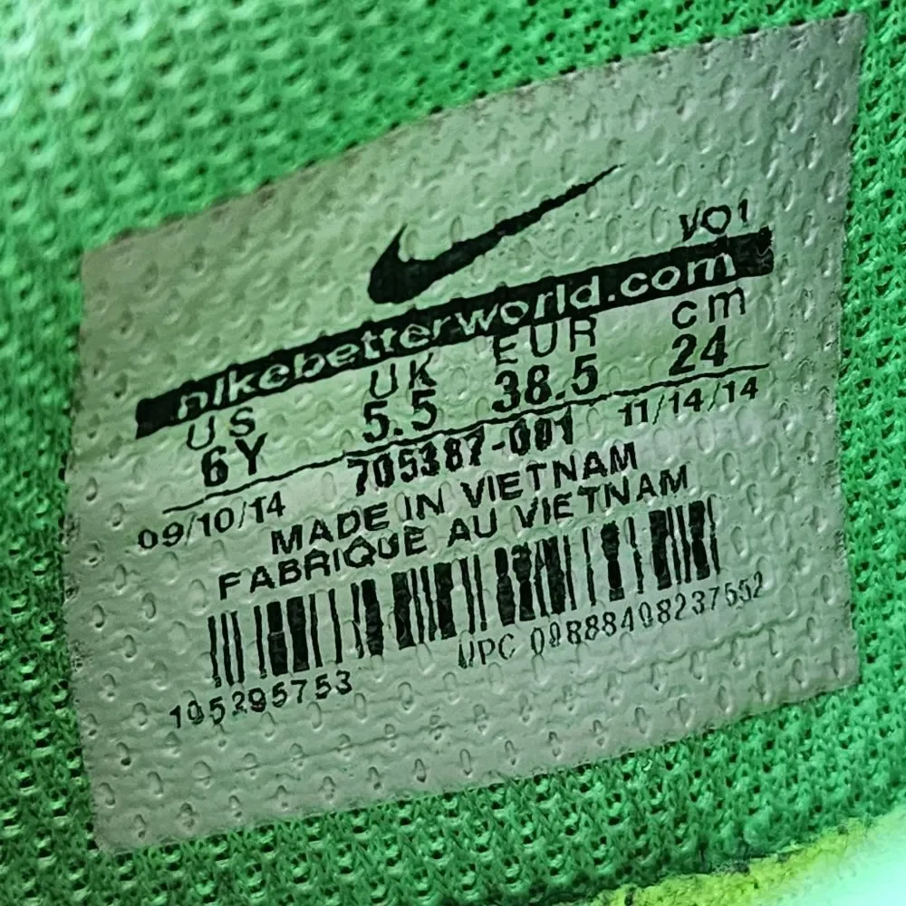NIKE KOBE MENTALITY GS - Kids Sneakers - SIZE 6.Y